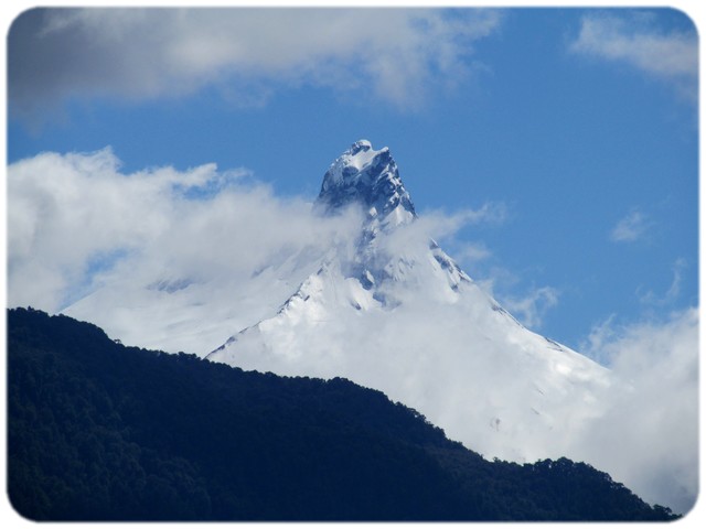 File:Volcan Puntiagudo (8168510836).jpg